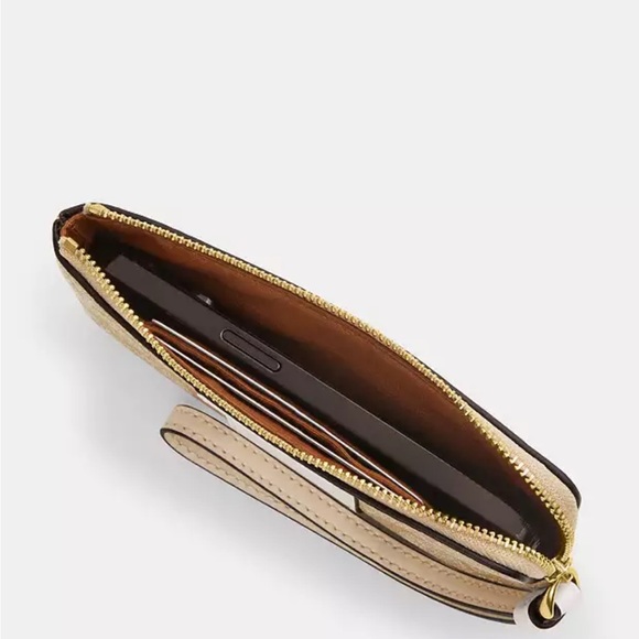 Coach Corner Zip Wristlet In Signature Canvas With Heart Print - Picture 2 of 4